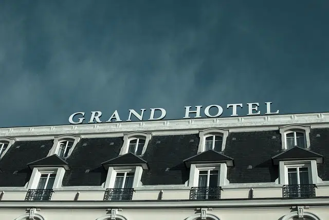 How Can Hotels Use Mobile Apps for Real-Time Communication with Guests? How Can Hotels Use Mobile Apps for Real-Time Communication with Guests?
